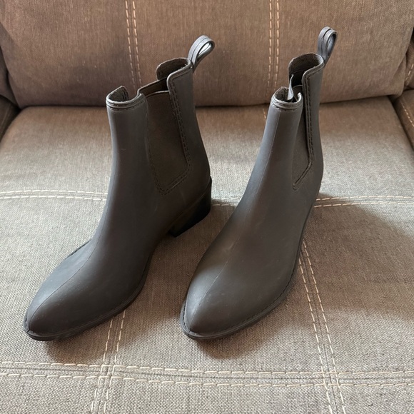 NWOT Jeffrey Campbell Forecast Chelsea Waterproof Rain Boot in Black - Picture 2 of 6
